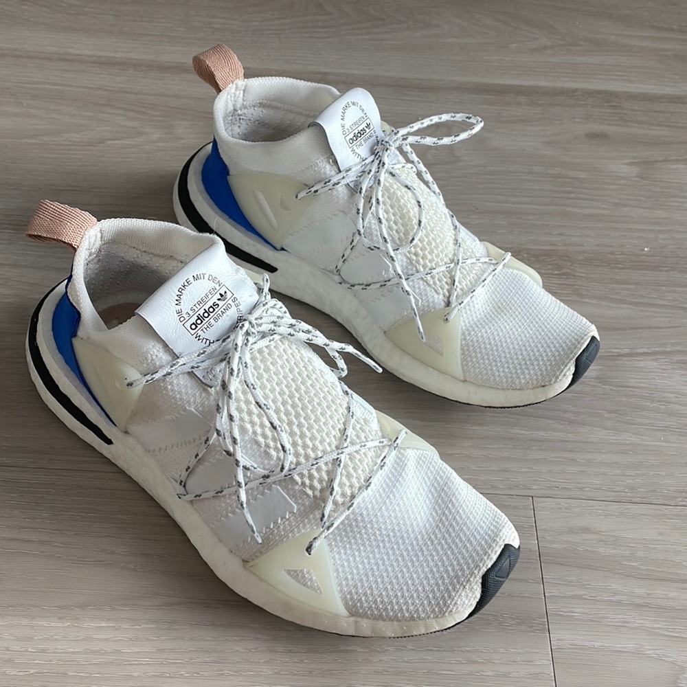 Adidas women’s 7.5 sneakers